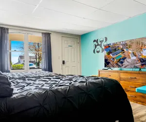 Photo 4 - Cozy Motel Room Retreat