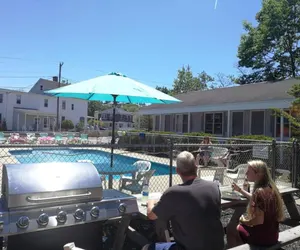 Photo 3 - Cozy Room | Pool & Spot