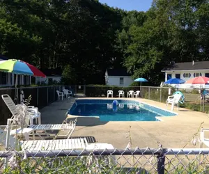 Photo 2 - Cozy Stay | Pool & Parking