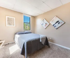 Photo 4 - Warm & Stylish 4BR Retreat w/ Modern Workspace