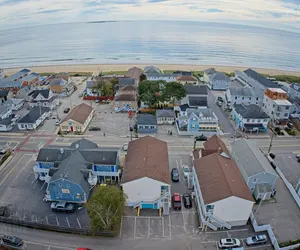 Photo 4 - Family Beach Getaway • Games, Gym & Near Pier