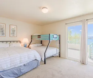 Photo 5 - 9-BR Direct Beachfront: Perfect for Large Groups!