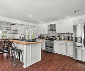 Photo 2 - Cozy Farmhouse • Autumn Views & Country Kitchen