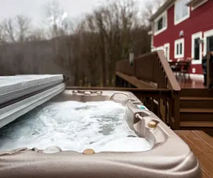 Photo 3 - Pet Friendly Mtn Retreat : Ski Hot Tub Pool Table