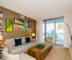 Photo 2 - Over the beach 2 bed/2 bath apart | Hyde R&R