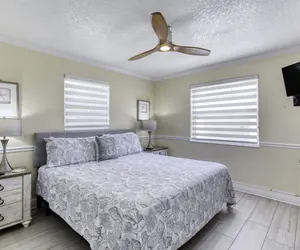 Photo 4 - 3 bedroom 2 bath Pet Friendly Ocean View 4 houses from beach