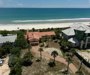 Photo 2 - Direct Oceanfront Massive Home with Private Beach Walkway