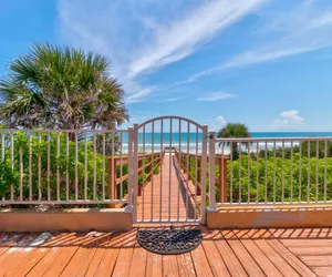 Photo 4 - Direct Oceanfront Massive Home with Private Beach Walkway