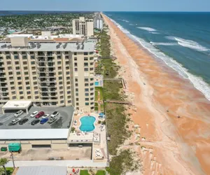 Photo 2 - Cozy Ocean Condo with Pool & More