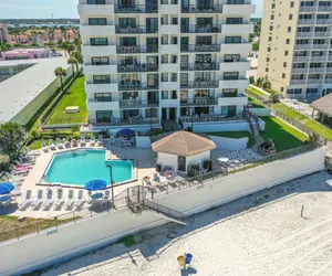 Photo 2 - Sandpoint Beachfront Condo