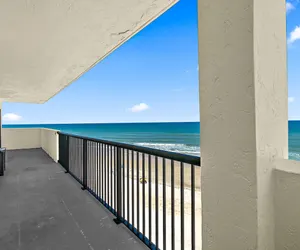 Photo 4 - Sandpoint Beachfront Condo