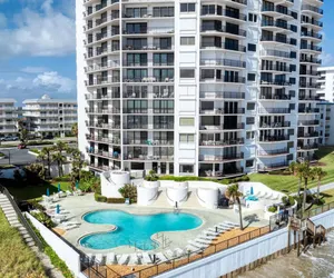 Photo 2 - Paradise on the beach with pool