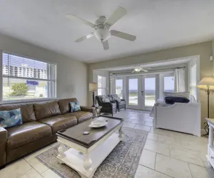Photo 2 - Ocean Breeze Beach Bungalow
