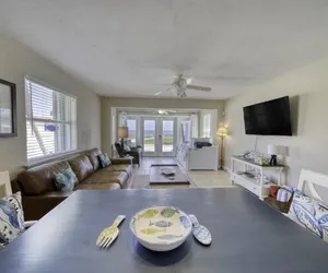 Photo 5 - Ocean Breeze Beach Bungalow