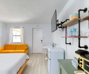 Photo 4 - Pineapple Shores Retro Inn Queen Studio Unit 6