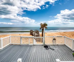 Photo 2 - ❤️ The Funky Pelican Direct Oceanfront Retreat