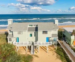 Photo 5 - ❤️ The Funky Pelican Direct Oceanfront Retreat Pet Friendly