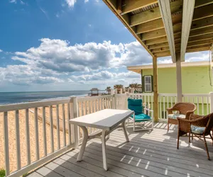 Photo 5 - ❤️ The Funky Pelican Direct Oceanfront Retreat