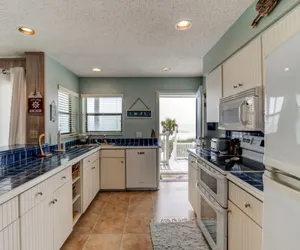 Photo 5 - 6 Bedroom, Huge Decks, Pets, Oceanfront!
