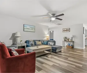 Photo 2 - Sunny Spacious 4BR Villa w Pool Comfort