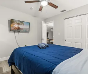 Photo 5 - Sunny Spacious 4BR Villa w Pool Comfort