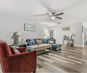 Photo 4 - Sunny Spacious 4BR Villa w Pool Comfort