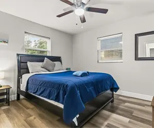 Photo 3 - Sunny Spacious 4BR Villa w Pool Comfort