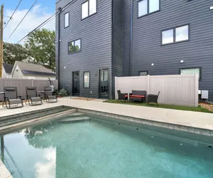 Photo 2 - Charlotte Retreat: Rooftop Views, Gym & Pool