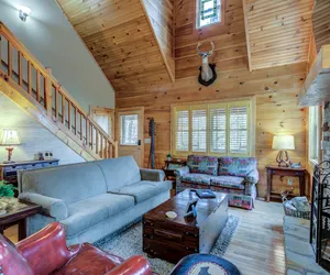 Photo 5 - Hot Tub, Fire Pit, Game Room, Pet Friendly, Hiking