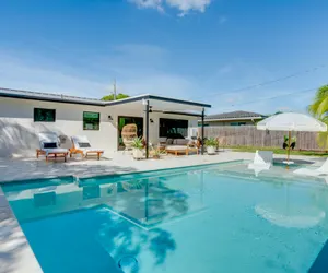 Photo 3 - Coco Loco in Deerfield Beach With heated salt water pool. Our hidden Oasis