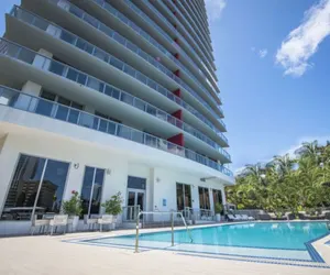 Photo 2 - Deluxe Resort Studio w/Olympic Pool and Modern Gym