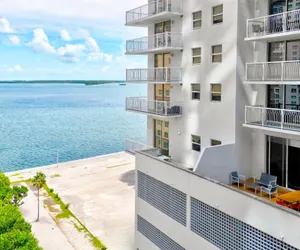 Photo 2 - Best of Brickell's Luxury Suite with Pool and Gym