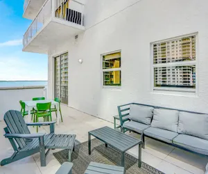 Photo 3 - Brickell Oasis:5BR, Free Parking, Pool, Gym & More