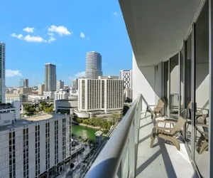 Photo 3 - Deluxe Brickell Suite w/ pool, gym, & city views!