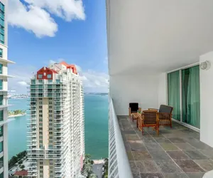 Photo 5 - Elegant 1BR with Oversized Balcony and Bay View