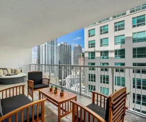 Photo 2 - Elegant 1BR with Oversized Balcony and Bay View