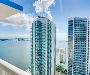 Photo 3 - Deluxe Penthouse w/ Ocean & City Views in Brickell