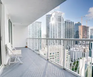 Photo 3 - Chic and Pristine 1BR APT w/ Pool, Gym, & WFH!