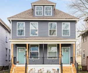 Photo 2 - 10) Downtown | 5 beds | Hot Tub | Pet Friendly
