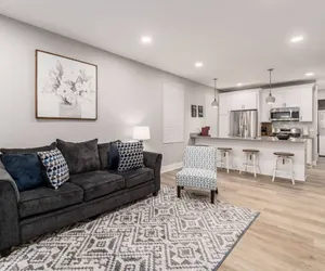 Photo 5 - 10) Downtown | 5 beds | Hot Tub | Pet Friendly