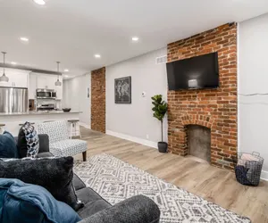 Photo 2 - 10) Downtown | 5 beds | Hot Tub | Pet Friendly