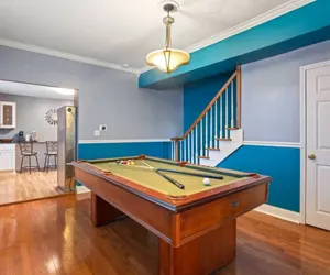 Photo 4 - 35) 6 Bedrooms - Downtown - Plenty of parking