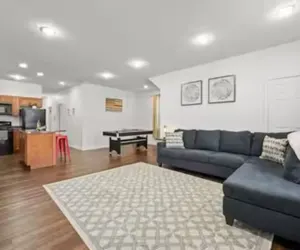 Photo 2 - 35) 6 Bedrooms - Downtown - Plenty of parking