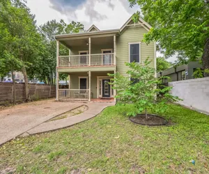 Photo 5 - 176) Massive 4 bedroom with fully fenced yard!