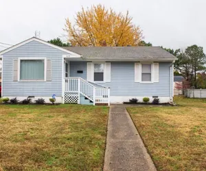 Photo 2 - 318) Large 3 bedroom | Fenced Yard | Great Area