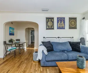 Photo 2 - 236J) Bohemian Lakeview Retreat Close to Beach