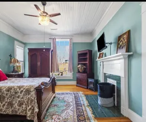 Photo 3 - 1 bedroom house with free parking!