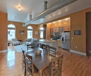 Photo 2 - 12) Large Loft - 4 queen beds - Downtown