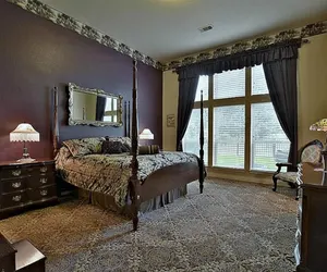 Photo 4 - 546) Massive 4 bedroom in great neighborhood!