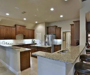 Photo 5 - 546) Massive 4 bedroom in great neighborhood!
